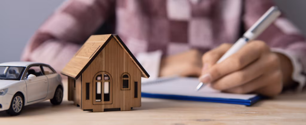 Customer signing a moving insurance agreement for a long-distance relocation.