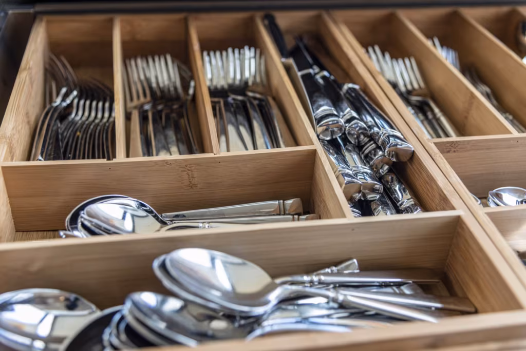 box with cutlery