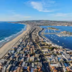 Aerial view of densely packed houses on the Mission Beach peninsula between the ocean and the bay in San Diego