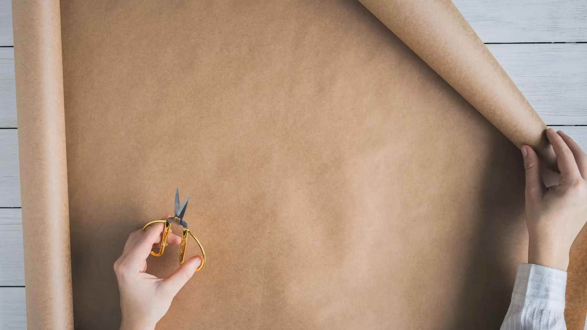 Corrugated wrap being drawn off a roll