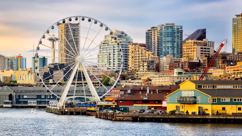 The Seattle Great Wheel and the waterfront piers on Elliott Bay